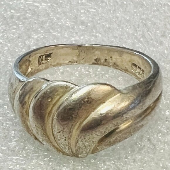 Vtg Sterling Silver Swirl Fluted Domed Band Ring size 5.5 stamped 925 & NF 9.14m - Picture 1 of 12